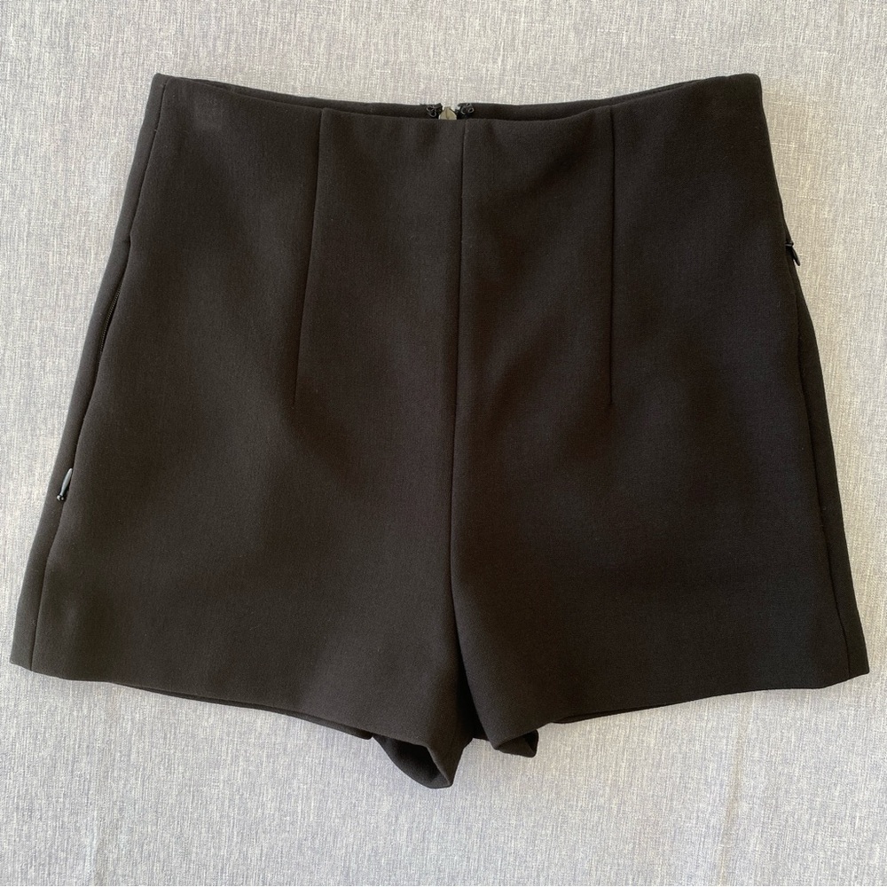 Aritzia Wilfred | Minimalist High-Waist Tailored Shorts Black - Picture 4 of 11